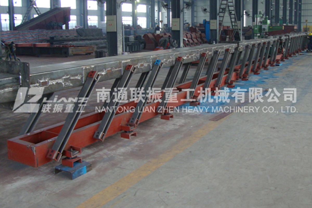 單質(zhì)體連桿振動輸送機(jī)